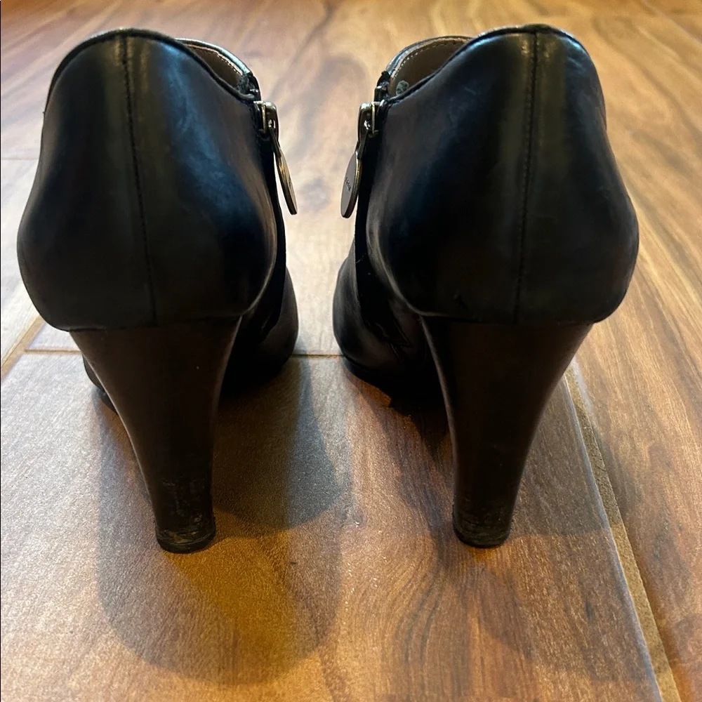 Geox Respira | Black Leather Ankle Booties